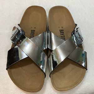 Bayton Women’s ERA Sandals Size 11 in Mirror Silver